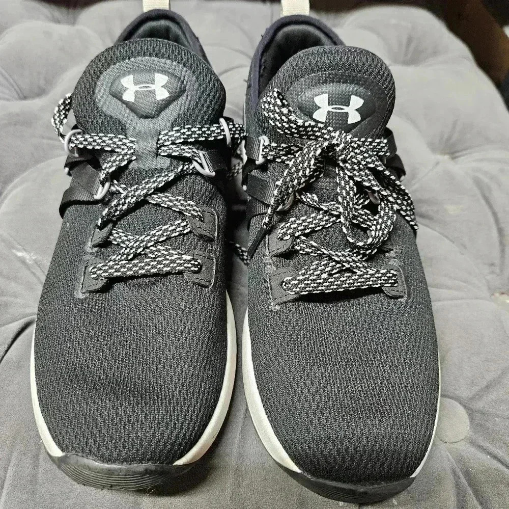 Under Armour Women's Size 7.5 Athletic Shoe